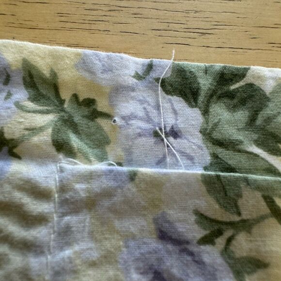 Laura Ashley Cassidy X2 Standard Pillow Shams 20 X 26 Farmhouse Cottage GUC - Picture 11 of 11